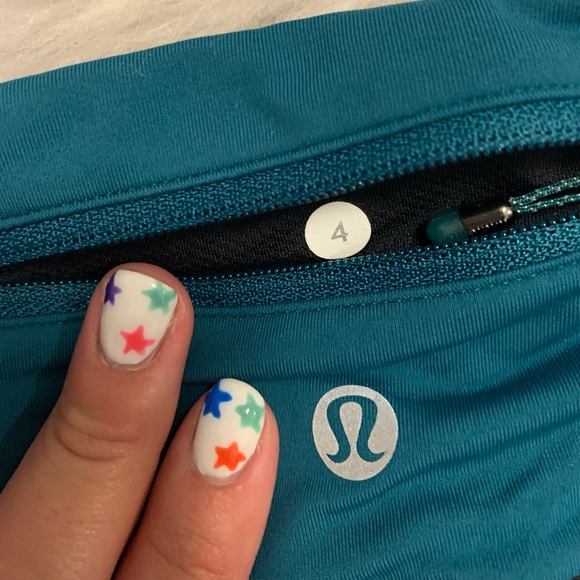 Lululemon black leggings with turquoise touch - Picture 3 of 3